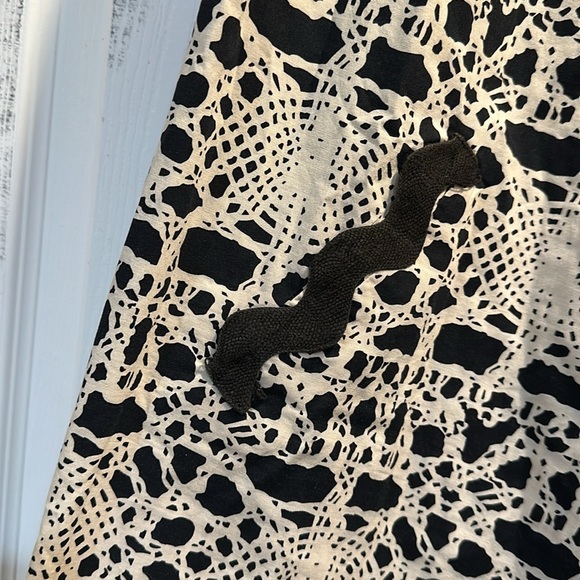 Vivienne Tam Tan and White Printed Sleeveless A-Line Dress 8 - Picture 4 of 8